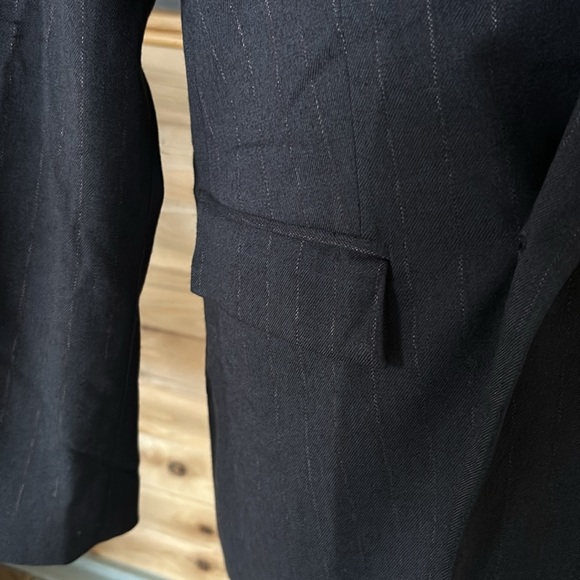 Mono B women’s long blazer size M
Preloved color dark navy blue - Picture 3 of 6